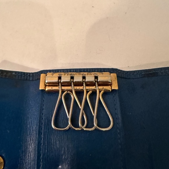 Louis Vuitton epi blue 4 key chain - Picture 3 of 9